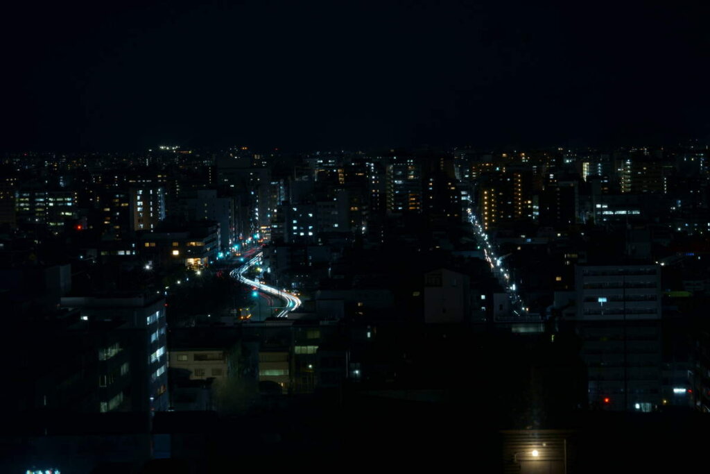 京都駅前の夜景(現像前)