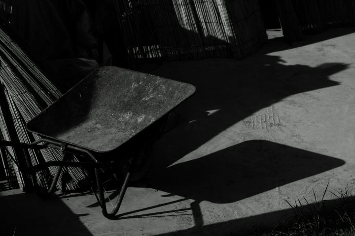 The featured image of CSSのbox-shadowを滑らかにtransitionさせる方法【カクカクさせない】 | Analog Studio
